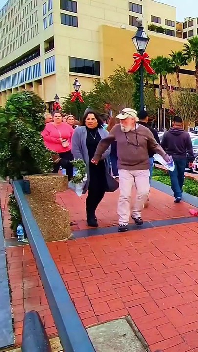 FUNN MAZA UK❣️ Bushman Prank#viralditiktok #foryou#uktiktok🇬🇧#foryoupage#hahaha Bushman foryou FUNNY 🤣