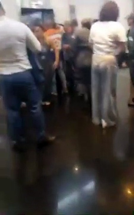 Jordy nega agressão a bombeiro após ficar preso em elevador por 20 minutos