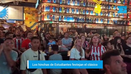 Los hinchas de Estudiantes festejan el clásico