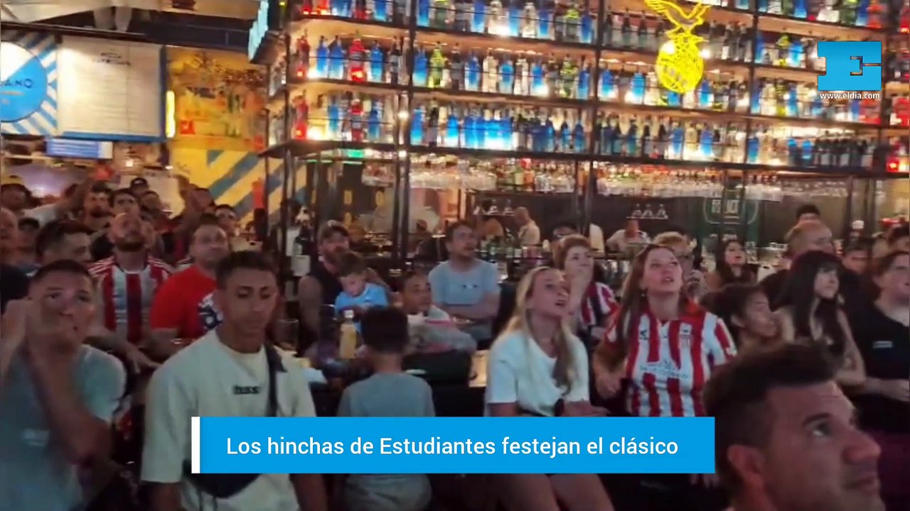Los hinchas de Estudiantes festejan el clásico