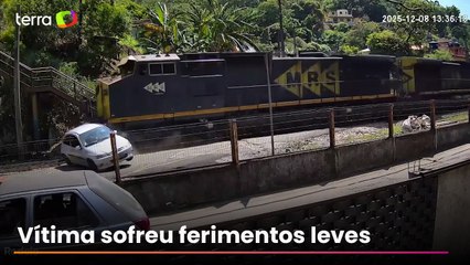 Carro atravessa trilho e é atingido por trem em Paulo de Frontin (RJ)