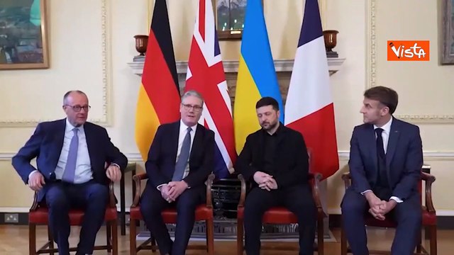 Volodymyr Zelensky incontra a Londra Keir Starmer, Emmanuel Macron e Friedrich Merz