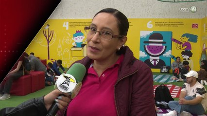 Asistentes a la FIL respaldan restricción de redes sociales para menores de 16 años