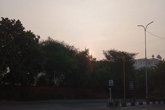 Rajasthan Weather : जयपुर में रात के तापमान में गिरावट, बढ़ा सर्दी का जोर, सुबह धूप निकल रही