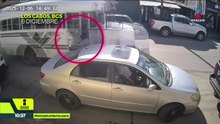 Un chofer de transporte público aventó a un joven de la unidad en movimiento en BCS