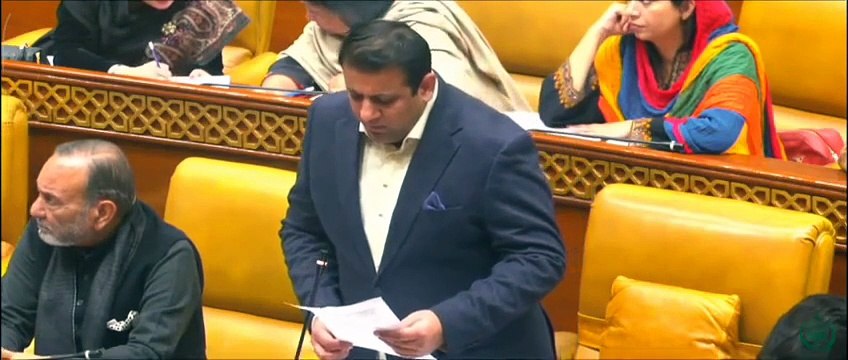 سپیکر پنجاب اسمبلی ملک محمد احمد خان غریبوں کو مالکانہ حقوق نہ ملنے پر ایوان میں اظہار خیال کر رہے ہیں