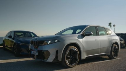 The new BMW iX3 50 xDrive in Spacesilver Metallic. Automated and Remote Control Parking