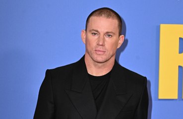 チャニング・テイタム、ピーター・ディンクレイジとの初対面は全裸！？