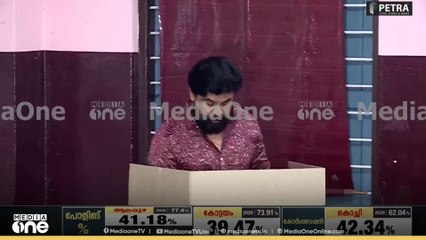 ദിലീപ് ആലുവയിൽ വോട്ട് ചെയ്യാനെത്തി...