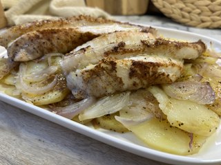 Colitas de rape al horno con patatas panadera