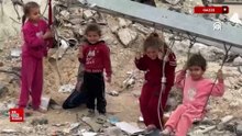 Gazzeli çocuklar savaşın tüm yüküne rağmen enkazı oyuna çevirerek hayata tutunuyor
