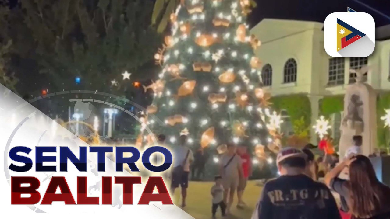 Giant Christmas tree ng Ilocos Norte, pinailawa...