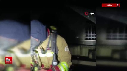 Elektrik kontağından çıkan yangında alevlere teslim olan ev kullanılmaz hale geldi