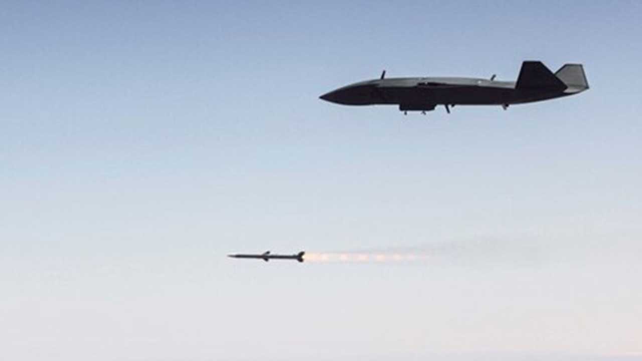 MQ-28 Ghost Bat laukaisee ilmataisteluohjuksen ja vahvistaa uudet autonomiset taistelukykynsä