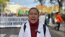 Miles de médicos salen a la calle contra la "infame" reforma de Mónica García