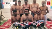 विदिशा में धरने पर बैठे पार्षदों ने उतारे कपड़े तो सरपट दौड़े विधायक, 50 लाख की घोषणा