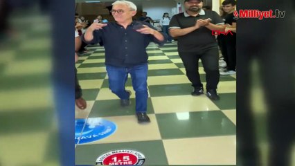 35 yıllık öğretmene duygusal veda! Emekliliğe 'Hatıran Yeter' ile uğurlandı