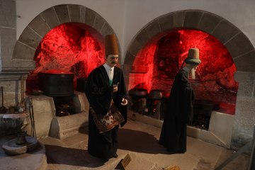 Rumi'nin evrensel çağrısı bu müzeden yükseliyor: “Gel, ne olursan ol yine gel”