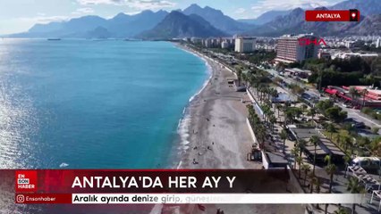 Antalya'da Aralık ayında denize girip, güneşlendiler