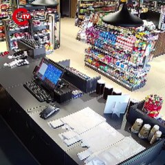 Tunceli'de, 4.2 büyüklüğündeki deprem; panik anları güvenlik kamerasında