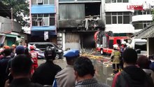 Indonesia: incendio in palazzo di uffici a Giacarta, i soccorritori in azione