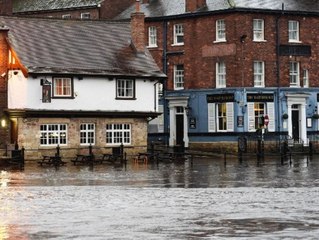 Sturm "Bram" setzt Großbritannien unter Schock