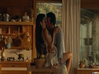 Hande Erçel liplocks in Chasing The Wind