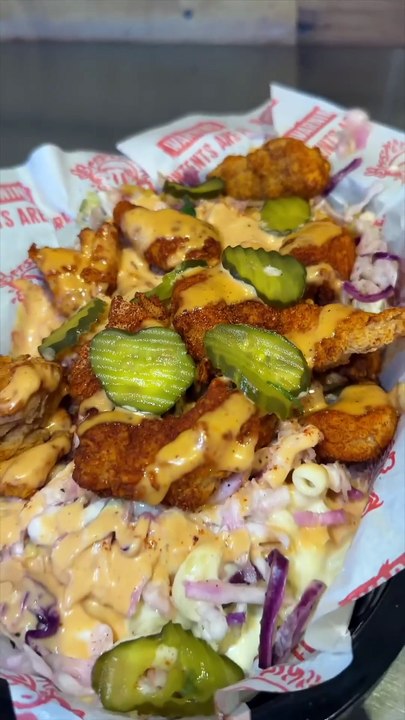We went on a HOT CHICKEN DATE at BIRDCODE in West Hartford, Connecticut! 🍗🔥🤤💪 #DEVOURPOWER