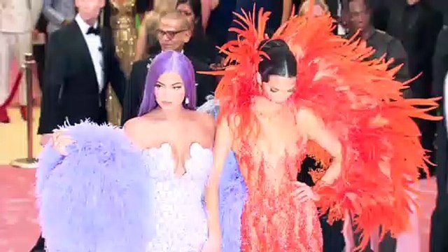 Kim Kardashian Shades Kylie Jenner & Kendall Jenner In New Video