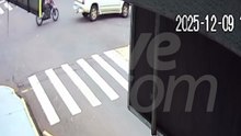 Vídeo: motociclista cai após desviar de batida em Toledo