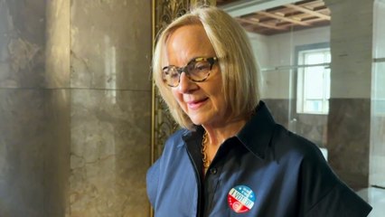 Eileen Higgins vota en el centro de Miami y apela a la integridad administrativa