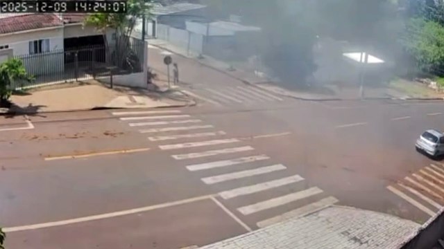 Novas imagens de câmera de segurança mostram Peugeot em chamas trafegando pela rua Leonardo da Vinci