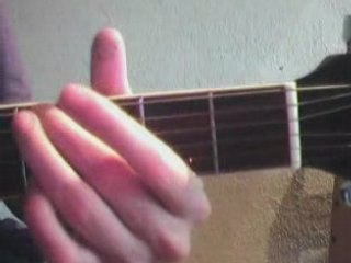 le p'ti bonhomme à la guitare