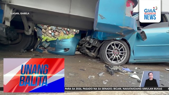 Driver, sugatan matapos sumalpok ang minamanehong kotse sa likuran ng nakaparadang truck | Unang Balita