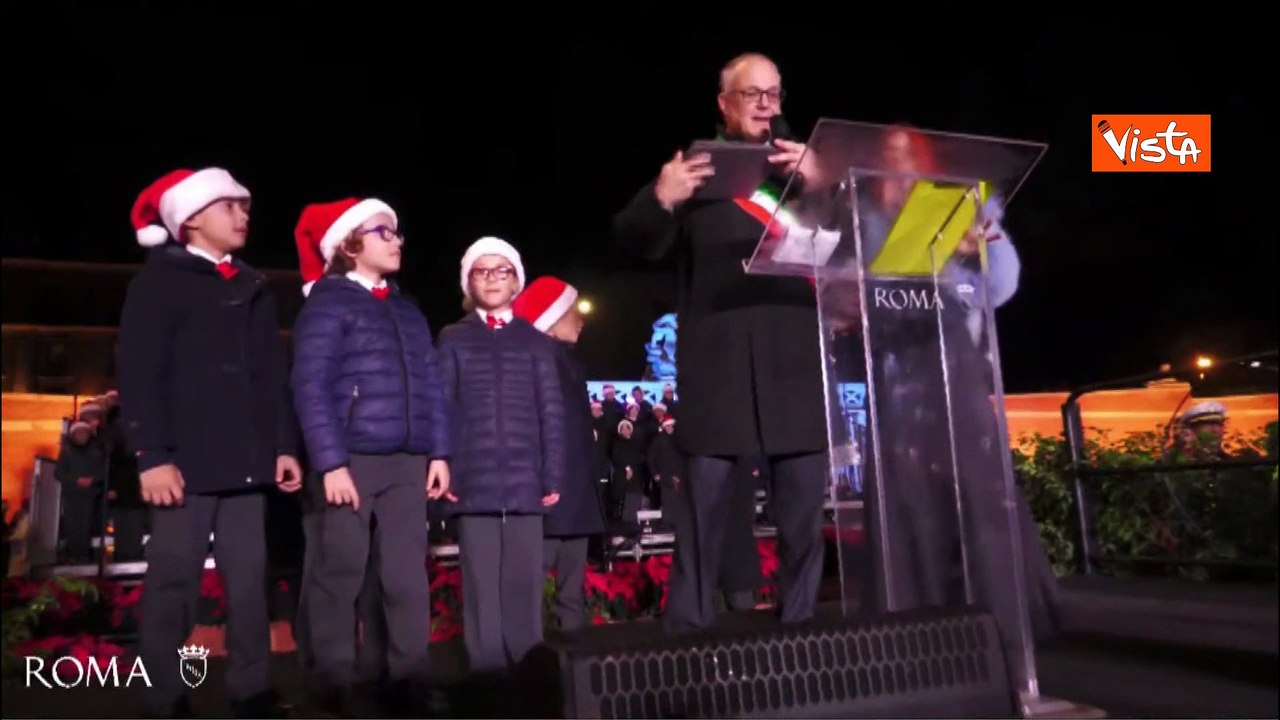 Gualtieri accende l'albero di Natale a Piazza del Popolo e le luminarie di via del Corso
