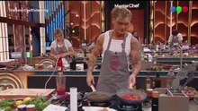 "Vení, mi amor": el juguetón acercamiento entre Evangelina Anderson e Ian Lucas en MasterChef Celebrity