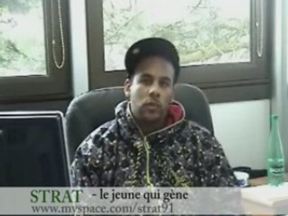 Strat le jeune qui gène