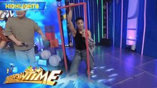 "KAPIT LANG!" Darren, may LIVE pa-sample ng MAUI WOWIE | It’s Showtime