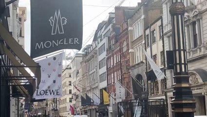 How much are Christmas shoppers really spending this year?