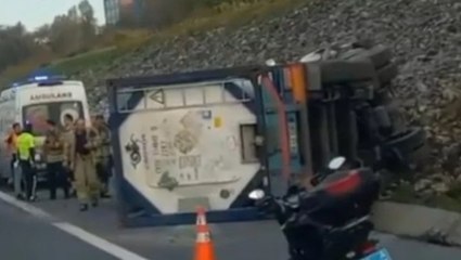 Tanker TEM’de devrildi: Trafik tek şeritten ilerliyor