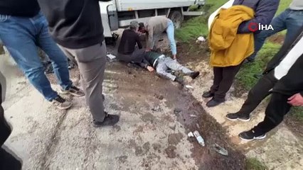 Şeker pancarı yüklü tır 2 araca çarpıp devrildi: 1’i ağır 5 yaralı