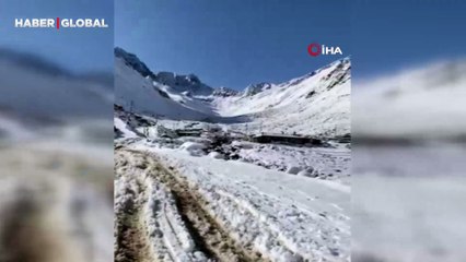 Rize’de lapa lapa kar yağıyor