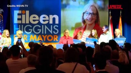 Eileen Higgins eletta sindaca di Miami: la festa sul palco con i genitori