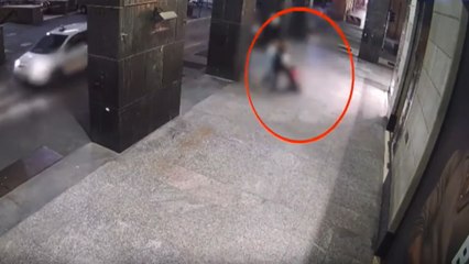 Milano, rapina nel Quadrilatero della moda: strappano il Rolex a 72enne con moglie e figlia