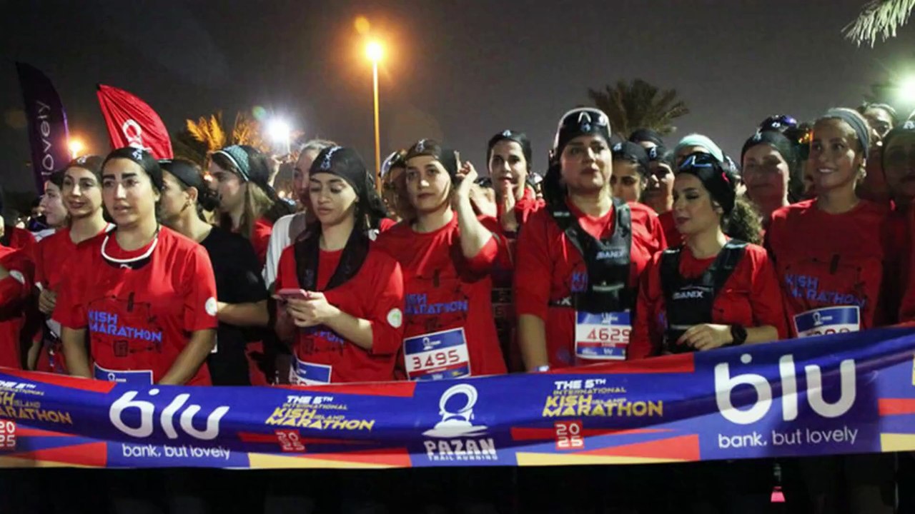 Correre senza velo: le donne iraniane sfidano il regime alla maratona di Kish