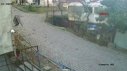 Arnavutköy'de aileye kabusu yaşattılar! Anne ve çocuğunu darbedip altınları çaldılar