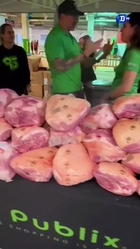 Multitudinaria entrega de canastas navideñas ilumina el LoanDepot Park de Miami