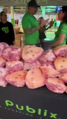 Multitudinaria entrega de canastas navideñas ilumina el LoanDepot Park de Miami