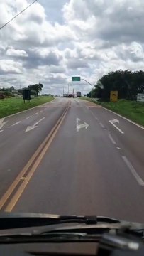Veículos colidem em trevo da PR-323, em Cruzeiro do Oeste, na manhã desta quarta-feira