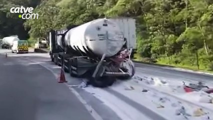 Acidente deixa motorista morto e interdita a BR-376 em Guaratuba